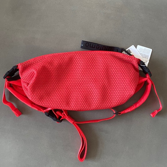 Lululemon All Hours Belt Bag - Picture 4 of 7